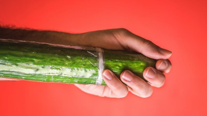 Pepino con condón