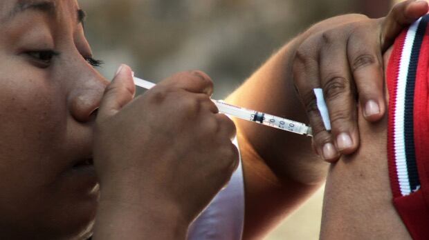 Acusan escasez de vacuna hexavalente en Hospital del Niño de Saltillo