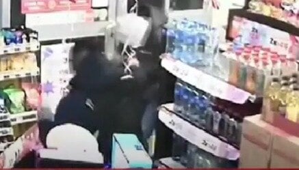 video viral del policía que mató a un ladrón durante un asalto en un OXXO