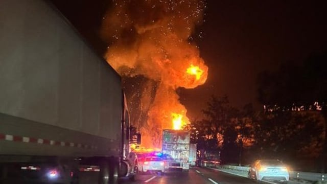 Pipa con gas explota e incendia la México-Querétaro; tráfico afectado