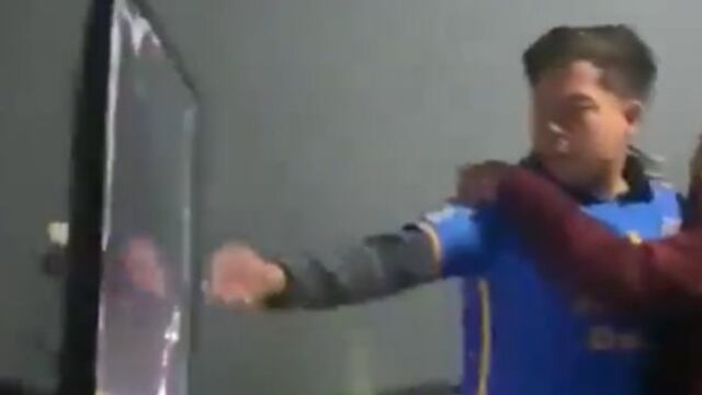 Un fanático del Club Tigres perdió la cabeza tras ver a su equipo perder la final ante el Club América.