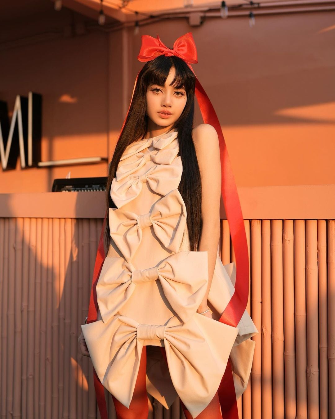 Lisa de Blackpink celebra su cumpleaños 26 con 2 vestidos tan bonitos como ella