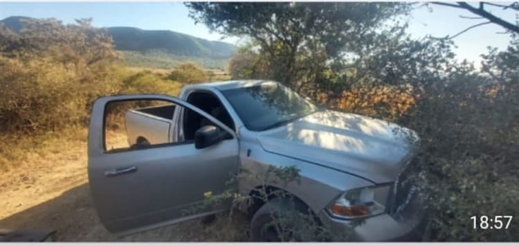 Camioneta de los desaparecidos asegurada por la GN en otro lugar de su detención