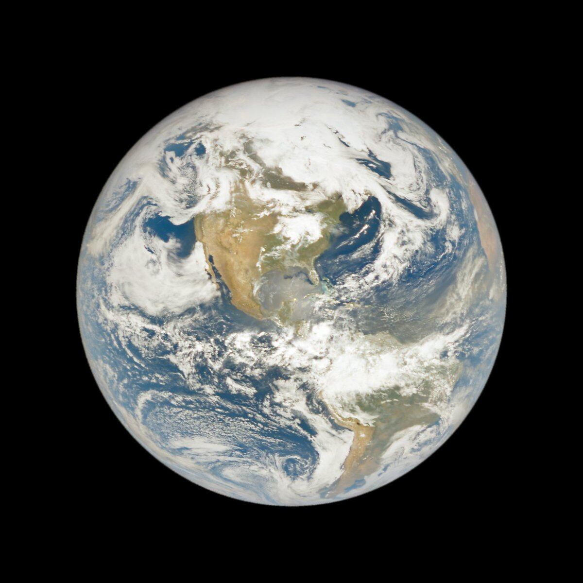 Nube de polvo del Sahara sobre el Golfo de México a las 17:40 del miércoles 18 de mayo de 2022