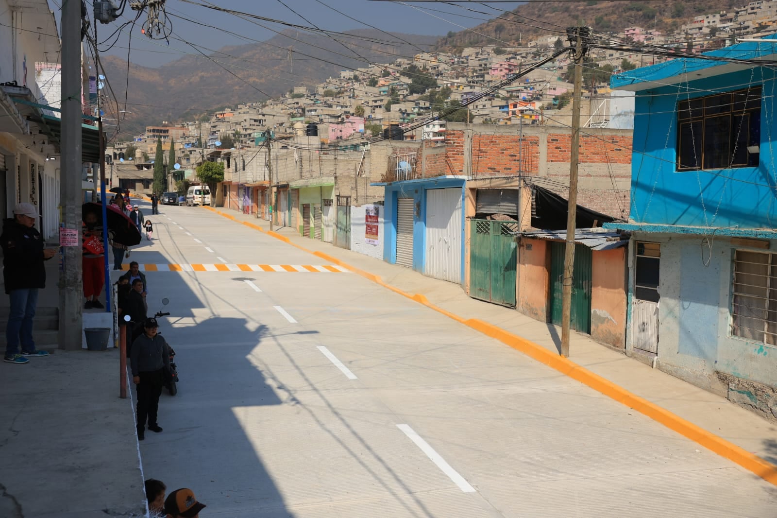 Azucena Cisneros invierte 10 mdp y transforma la calle Amatepec en Ecatepec