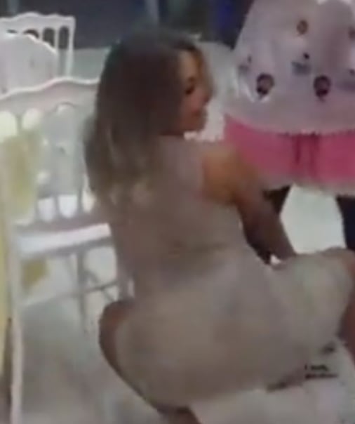 Mamá perrea en el cumpleaños de su hija