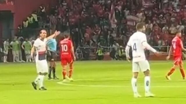 Pollo Briseño y Oso González discuten luego del gol del Toluca