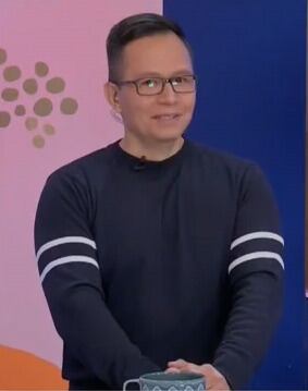 Enrique Villanueva reacciona a palabras de Juan Soler.