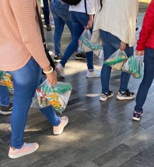 Regalo de desayunos en inauguración del AIFA