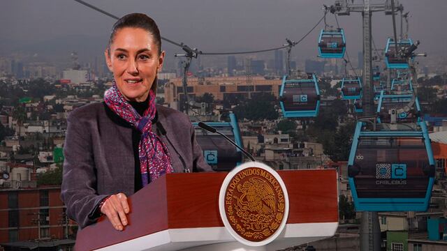 Claudia Sheinbaum recibe mención honorifica en materia de movilidad.