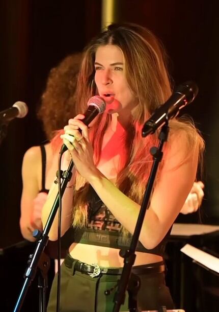 Stephanie Cayo, actriz y cantante peruana