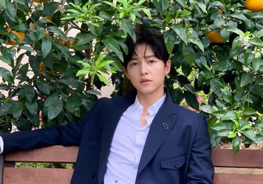Song Joong-ki se casa con la actriz Katy Saunders