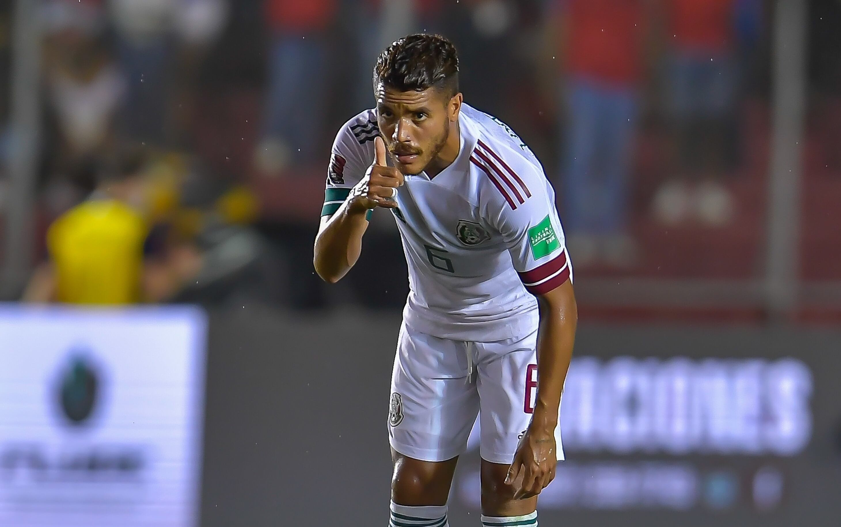 Jonathan dos Santos en un partido del Tri