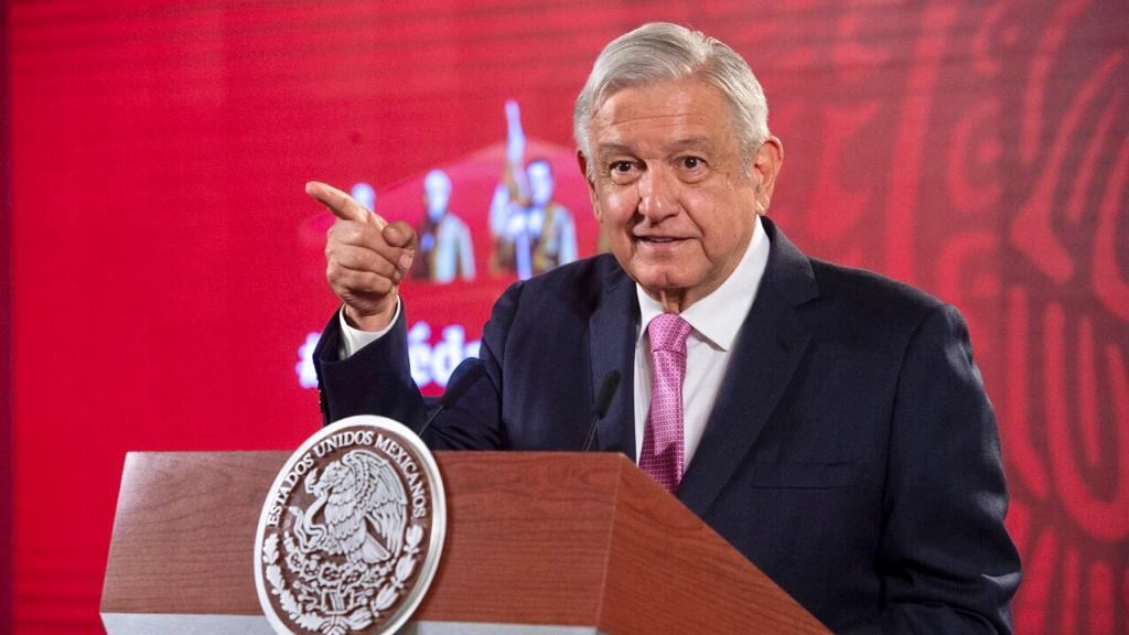 "De la que nos salvaron con la consulta": AMLO muestra video del NAICM inundado