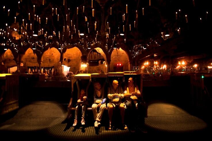 Una atracción en el Mundo Mágico de Harry Potter le pagará esta millonaria cantidad a una fan que se resbaló