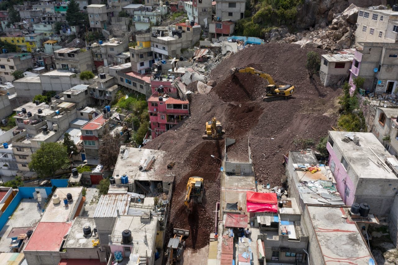 Demolición en Cerro del Chiquihuite