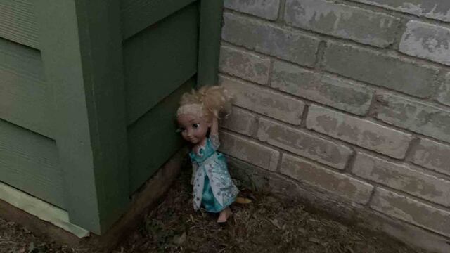 Muñeca supuestamente embrujada de Elsa, personaje de Frozen.