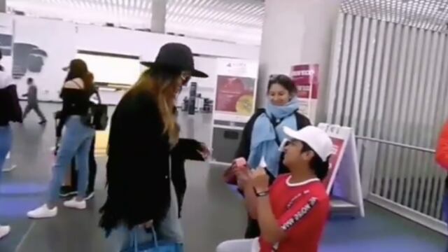 Le piden anillo de compromiso a Danna Paola