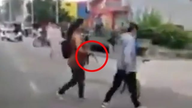 Madre saca hijo a cinturonazos