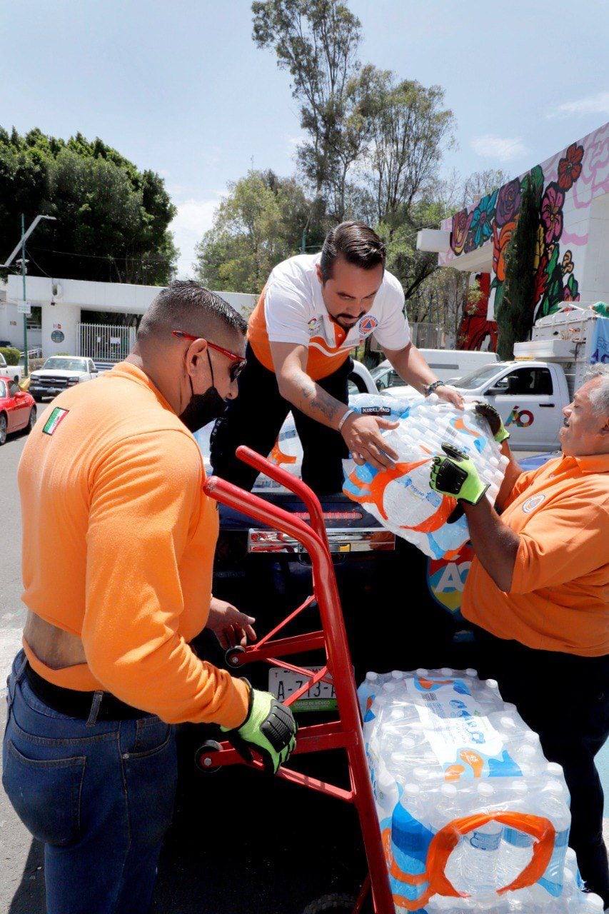 Víveres y voluntarios