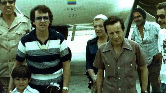 Circulan foto falsa de elenco del Chavo del 8 con el narcotraficante Pablo Escobar