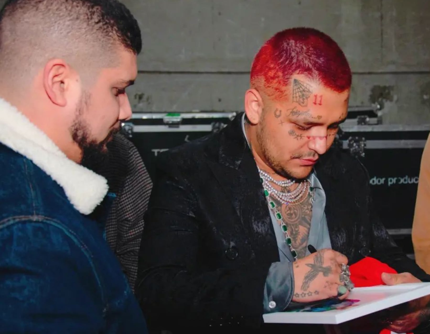 Christian Nodal con Alvin, un fan chileno