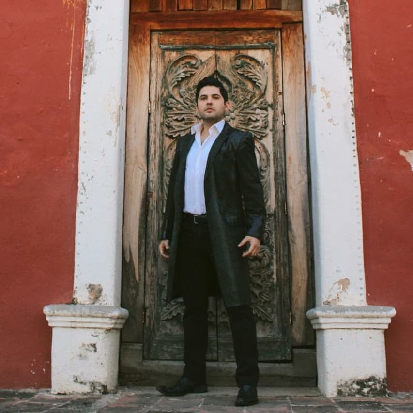 Adrián Varela, cantante.