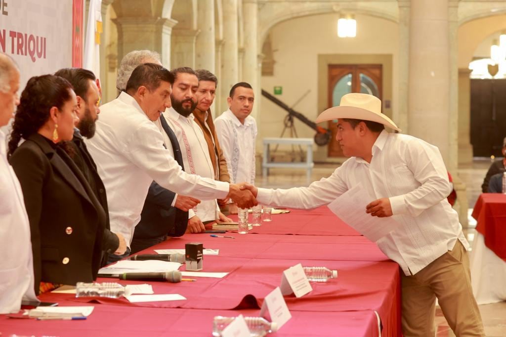 Salomón Jara y Alejandro Encinas instalaron en Oaxaca Mesa de Construcción de Paz con Justicia y Bienestar para la Nación Triqui