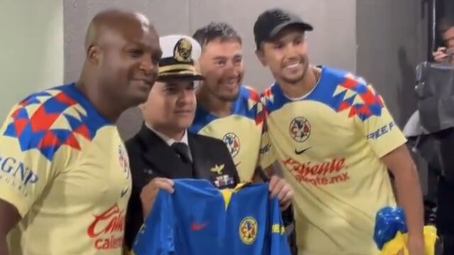 Jesús Molina con la del América