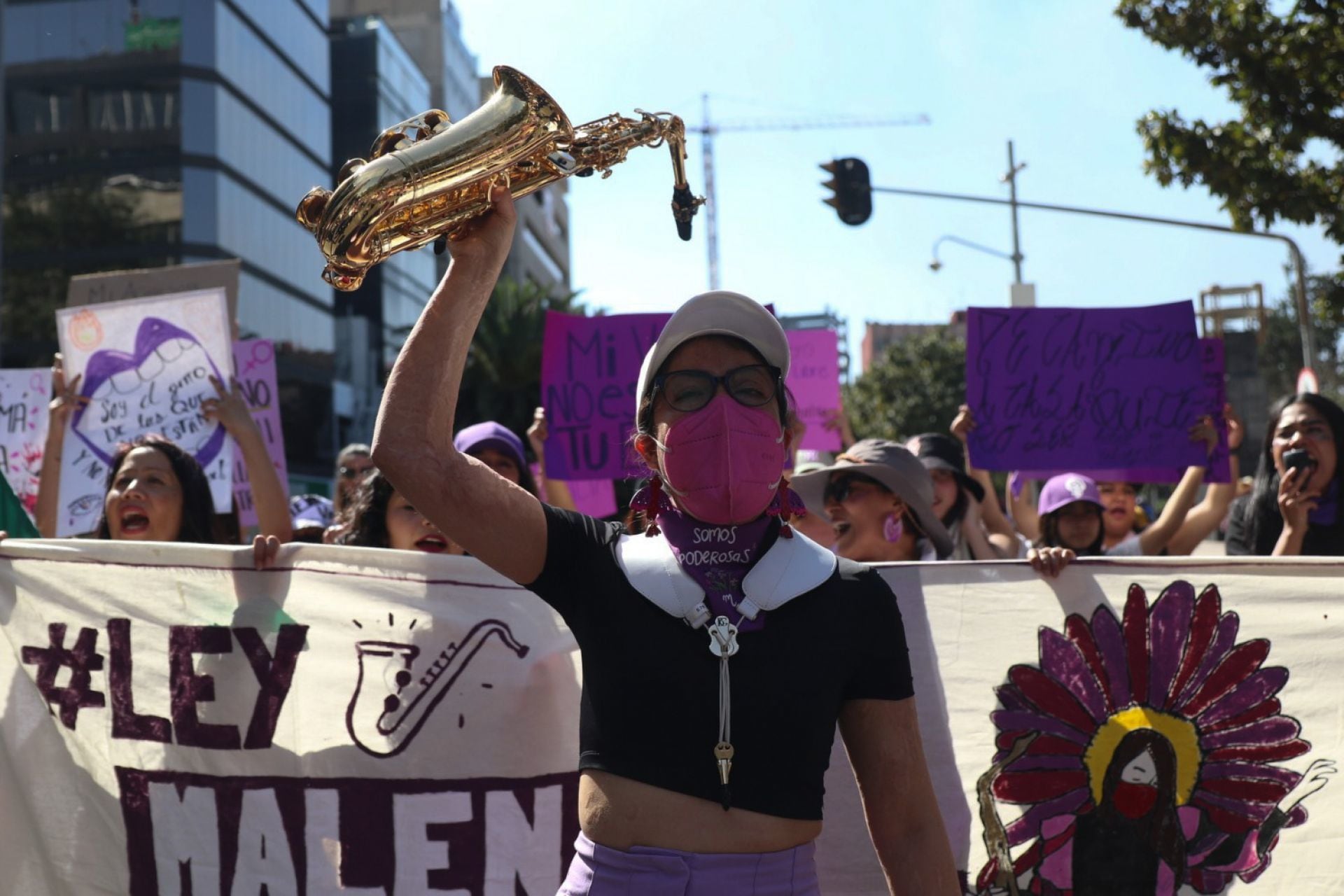 María Elena Ríos en la marcha 8M de CDMX