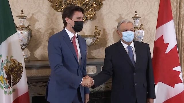 AMLO y Justin Trudeau se saludan antes de reunión bilateral