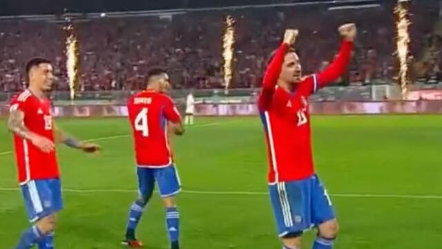 Diego Valdés celebra gol con Chile