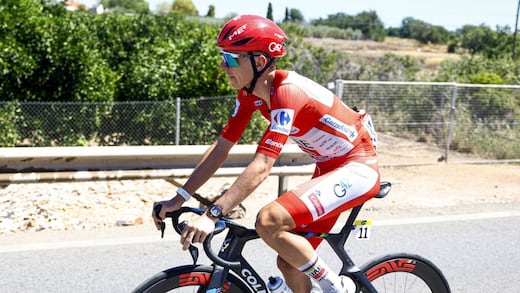 Tadej Pogacar, operado de la clavícula tras una caída en la Vuelta a España