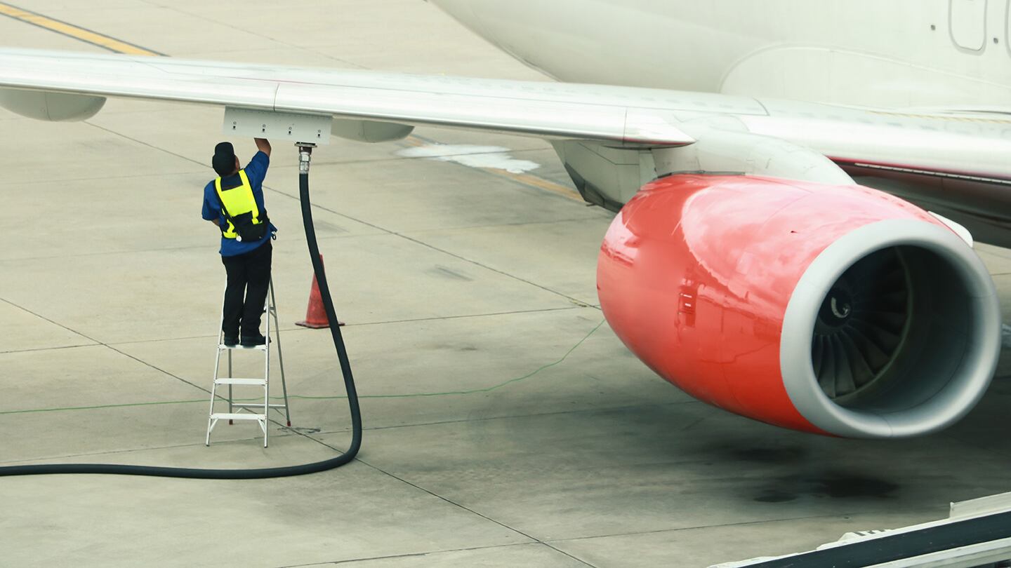 IATA: el grave problema del combustible y la aviación