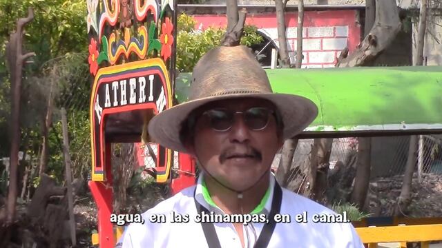 Luis Alfaro Arellano, el cartero en canoa de Xochimilco