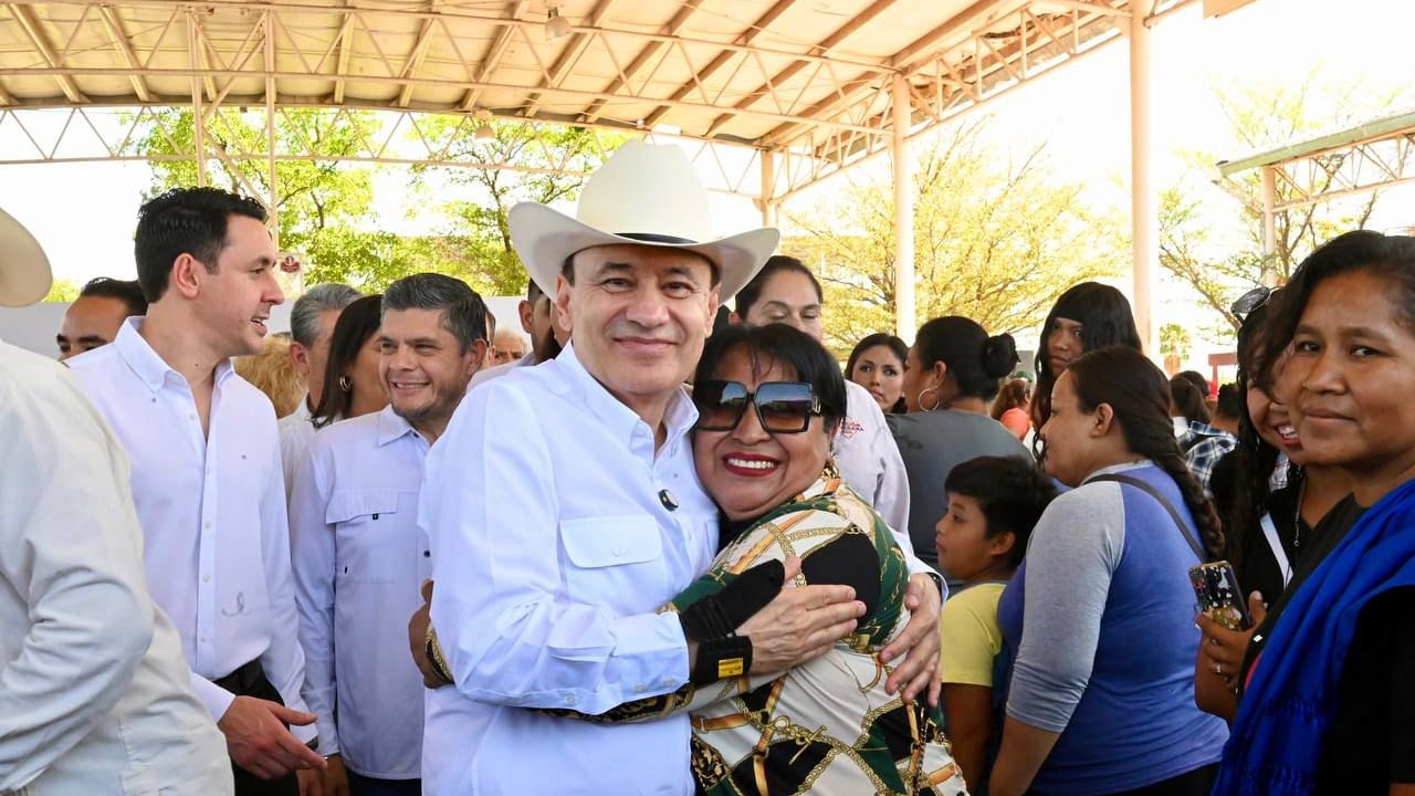 Alfonso Durazo entregó tarjetas para fortalecer la economía de más de 2 mil 600 familias del sur de Sonora