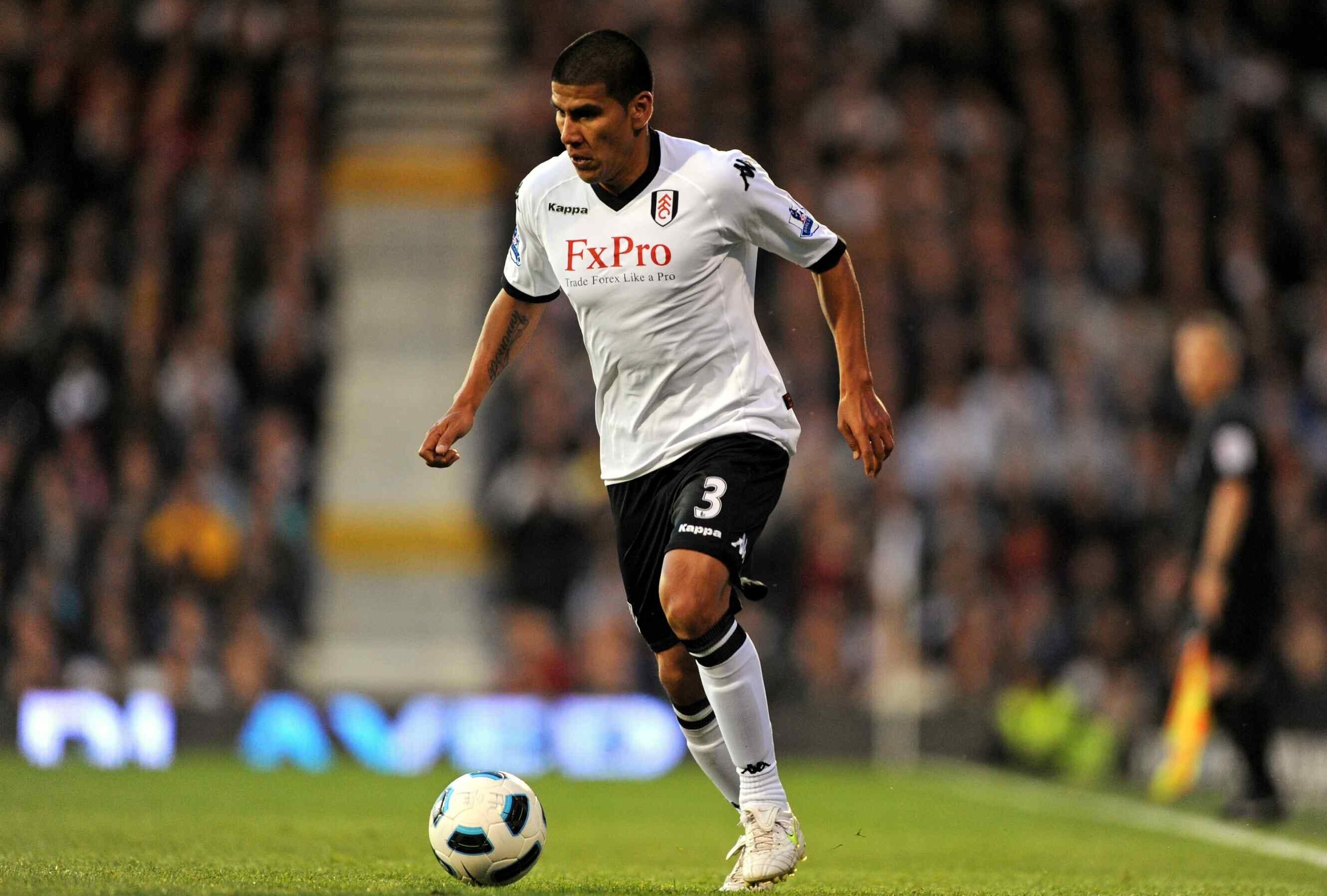Salcido con el Fulham