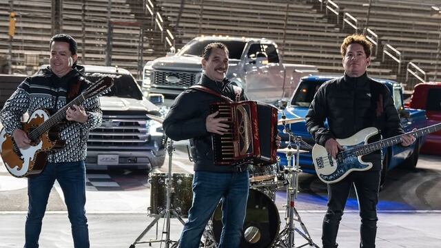 Fans tunden a Los Alegres del Barranco por homenaje al Mencho del CJNG en el Auditorio Telmex de Jalisco