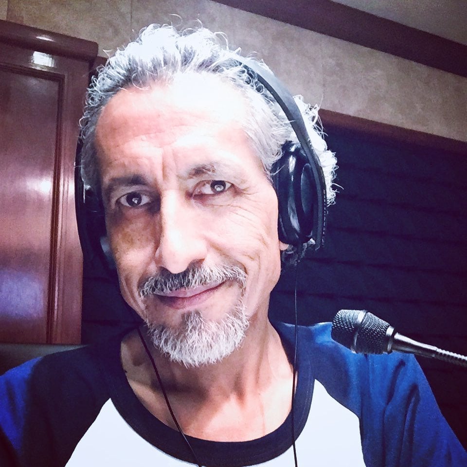 Héctor Becerra, locutor en RockShow.