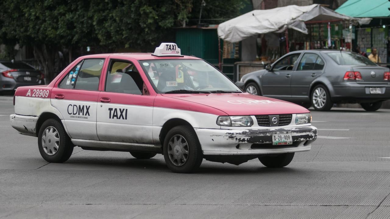 Taxi rosa de la Ciudad de México.