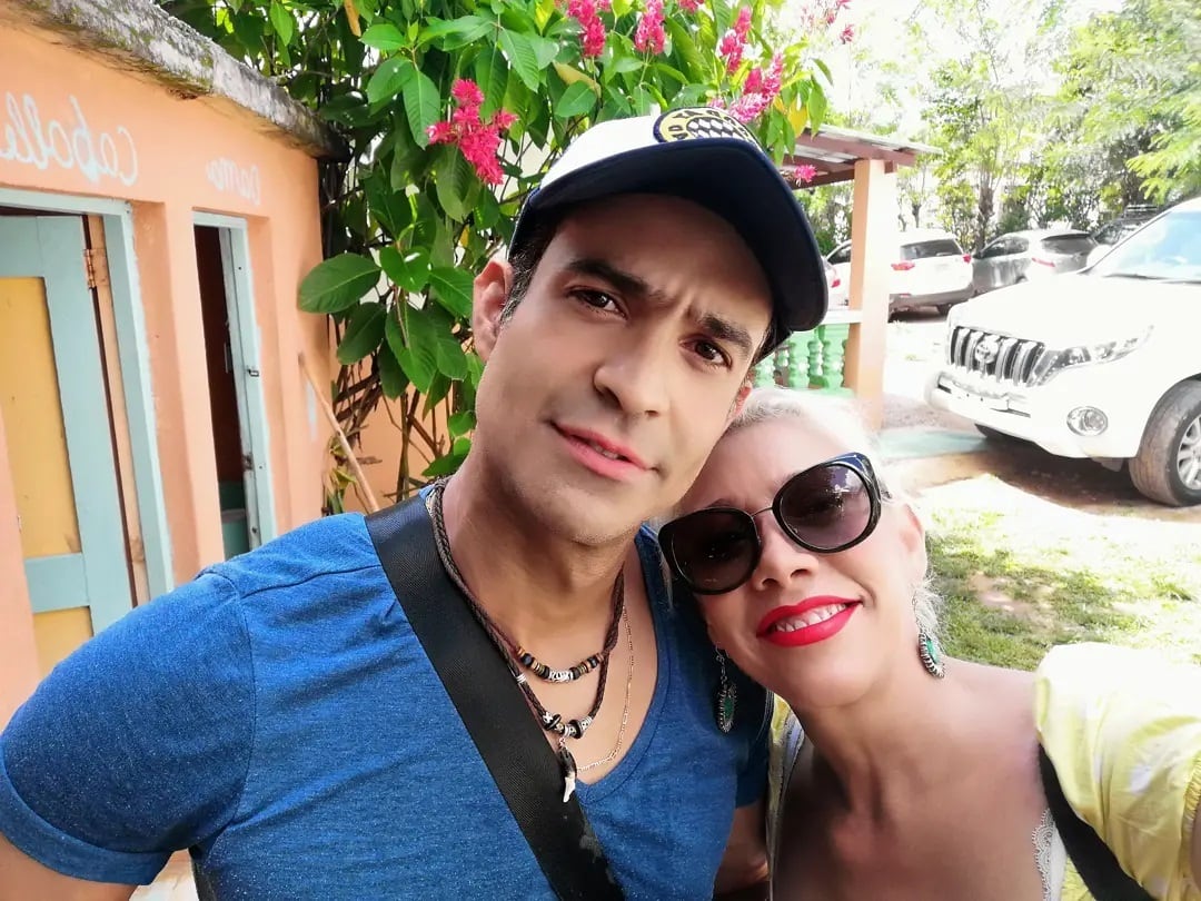 Cynthia Klitbo y Juan Vidal