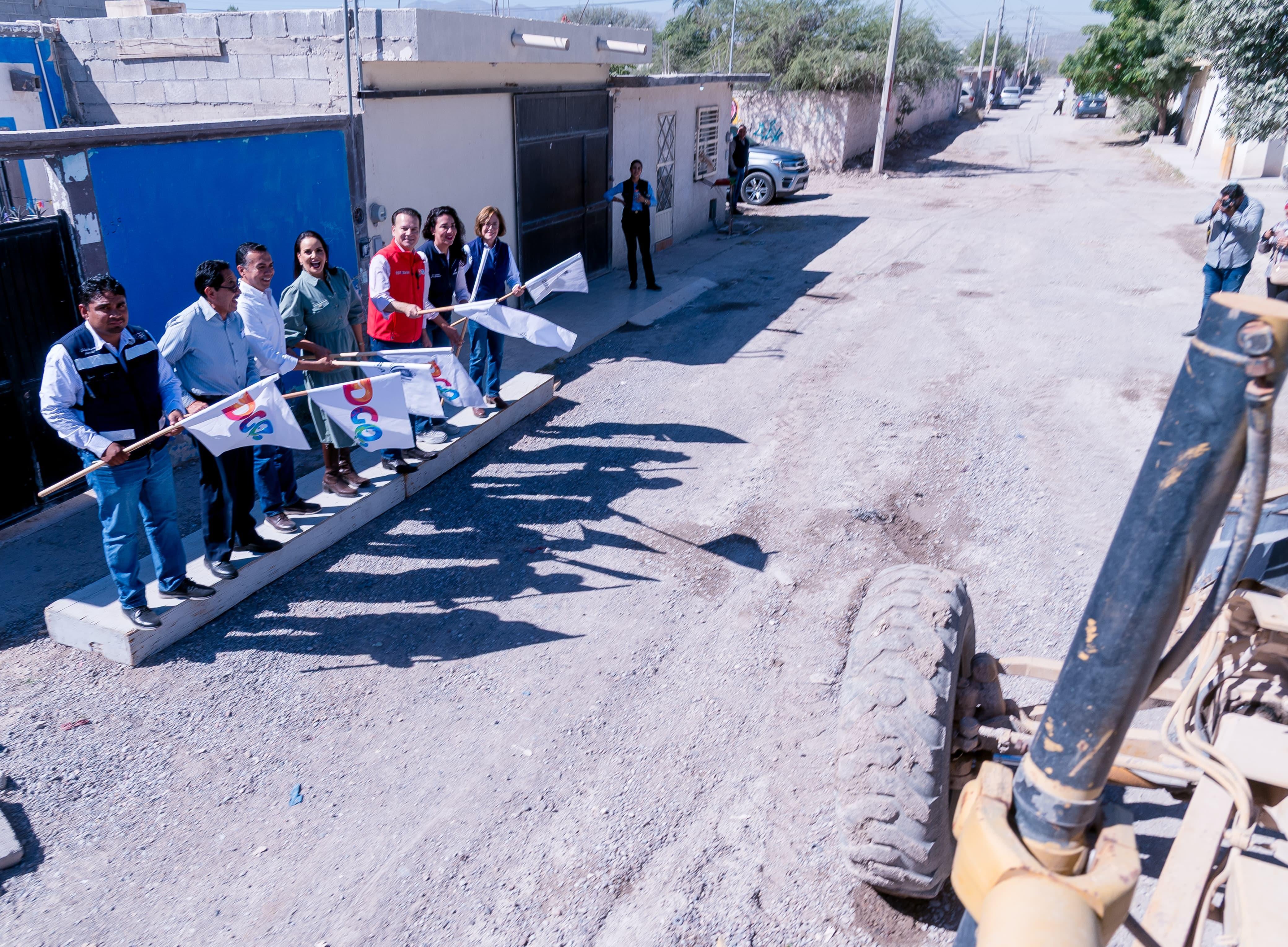 Esteban Villegas y Susy Torrecillas impulsan obras de pavimentación en Lerdo.