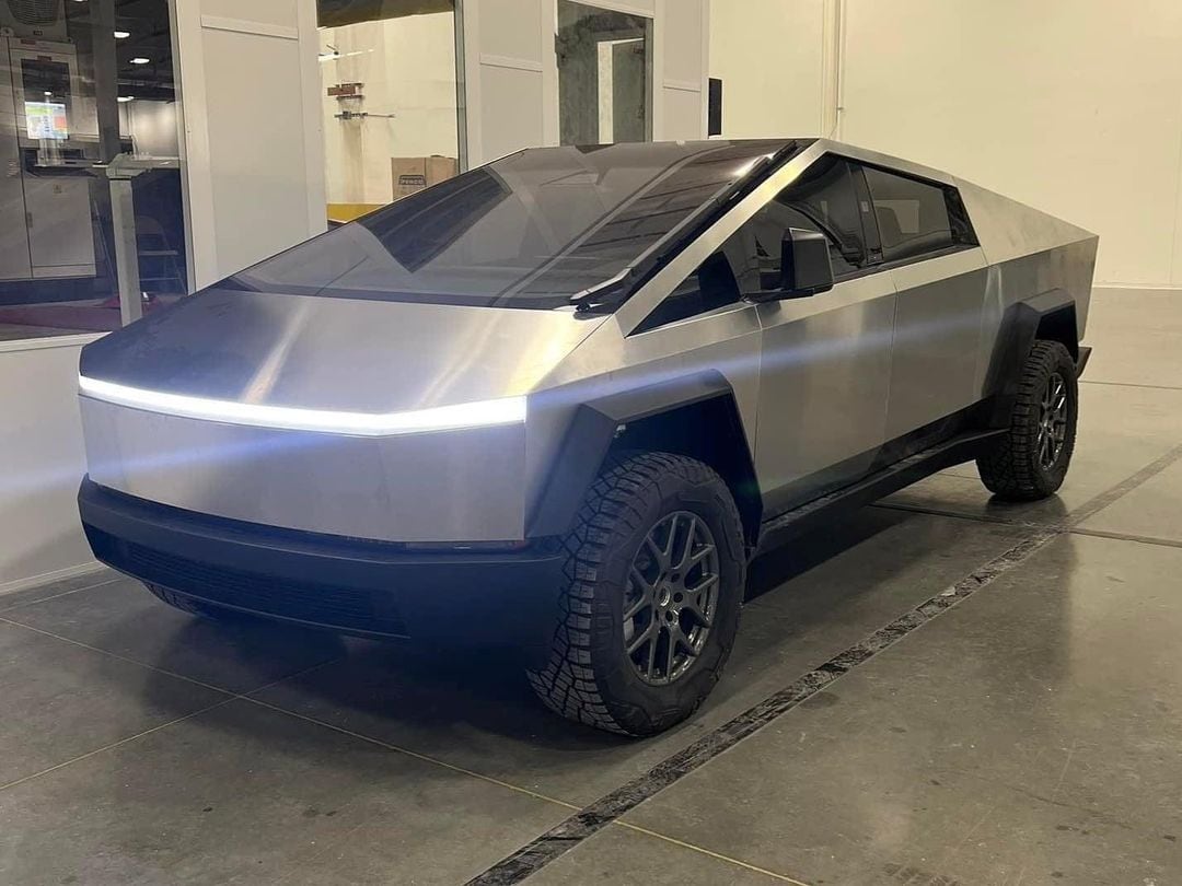 Tesla Cybertruck retrasa su lanzamiento