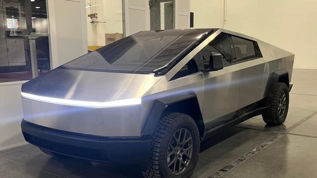 Tesla Cybertruck retrasa su lanzamiento
