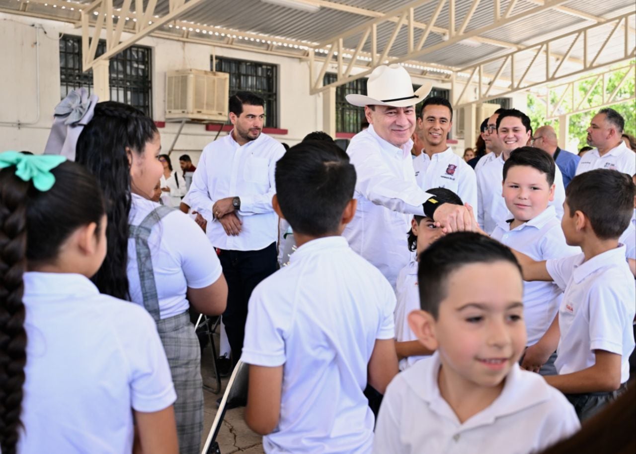 Alfonso Durazo fortalece programa "Becas Sonora de Oportunidades" para niños y niñas de primaria.