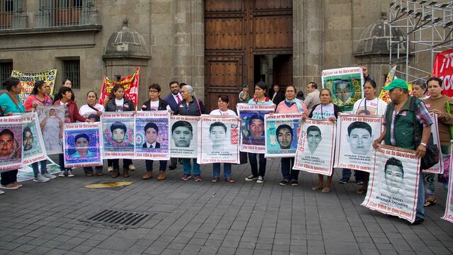 Familias de los 43 estudiantes de Ayotzinapa.