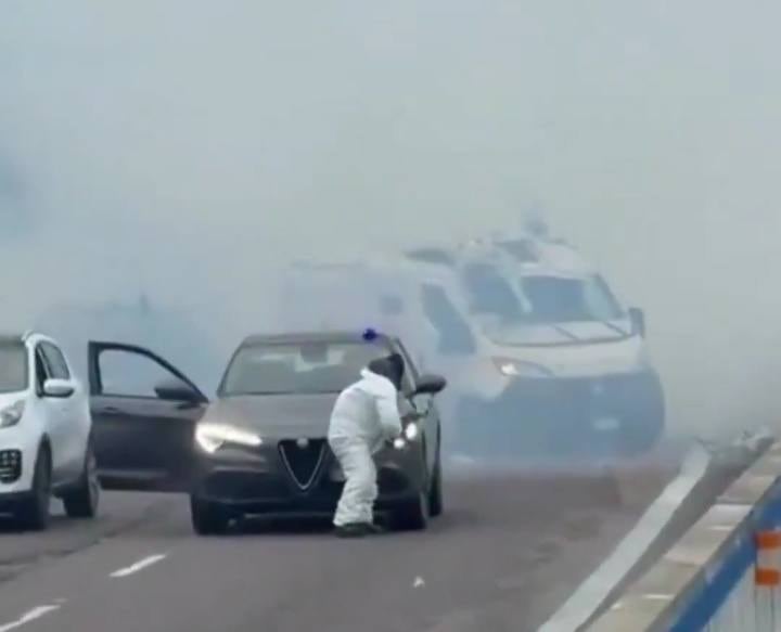 Robo de película en Italia: así volaron las puertas de una camioneta de valores