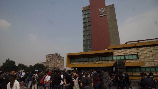 Estudiantes en Rectoría de la UNAM. Demanda de auditoría.