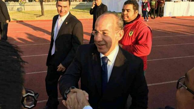 Expresidente Felipe Calderón se pasea en estadio Venustiano Carranza