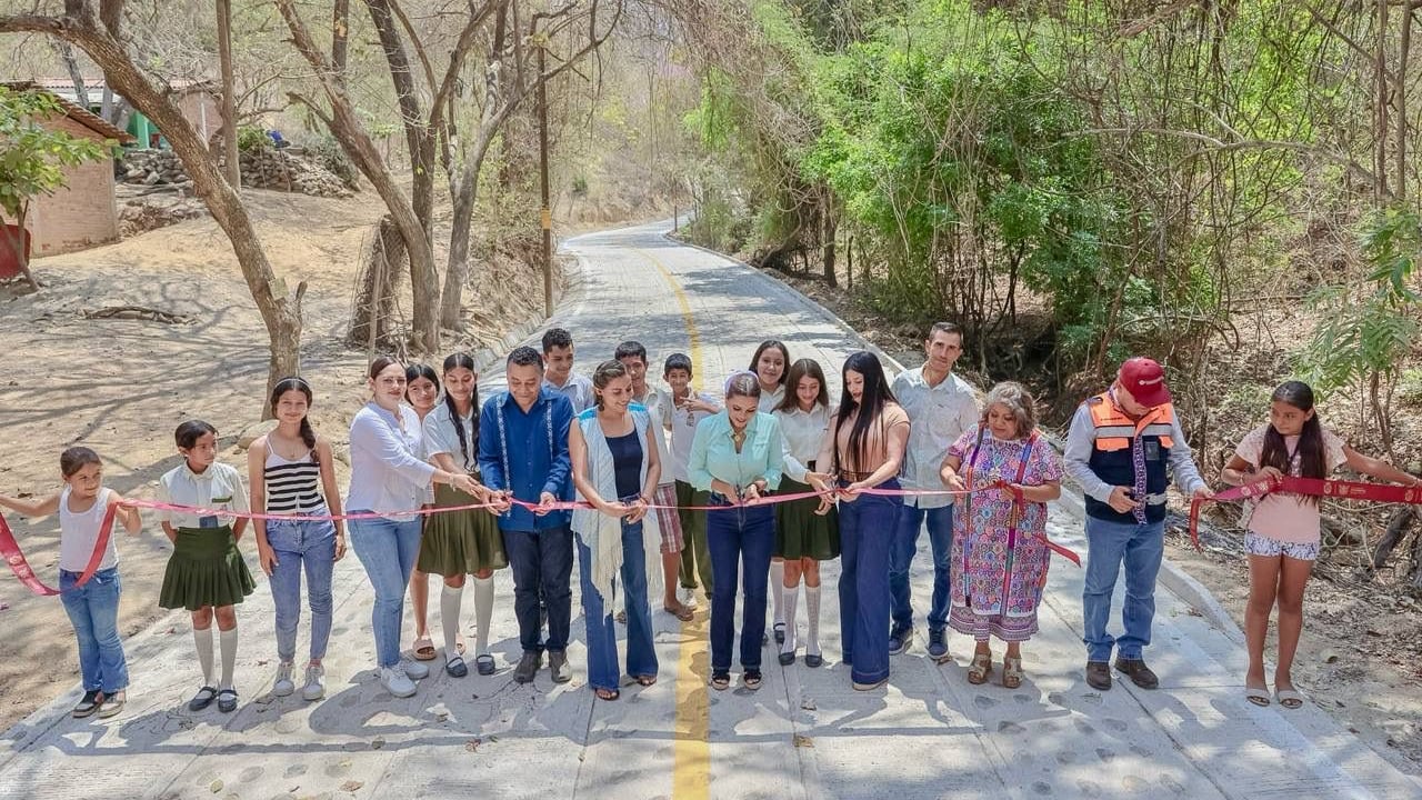 Evelyn Salgado inaugura camino artesanal Santa María–Zintapala en Tecpan
